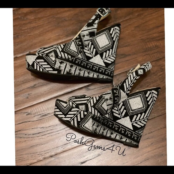 PRELOVED ✨ I.N.C. Tribal Print Wedge Heels - Picture 2 of 2